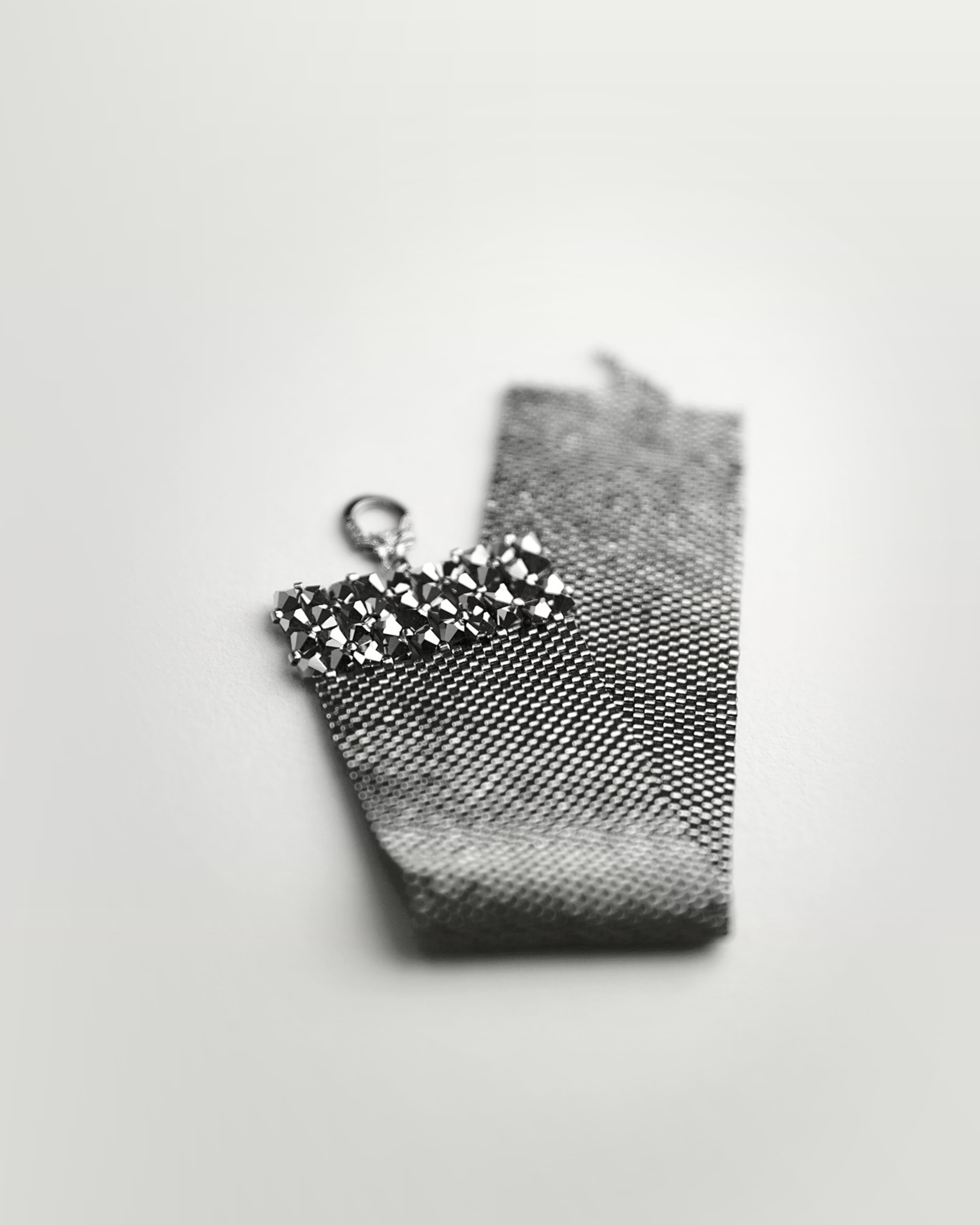Wide beaded bracelet | Grey