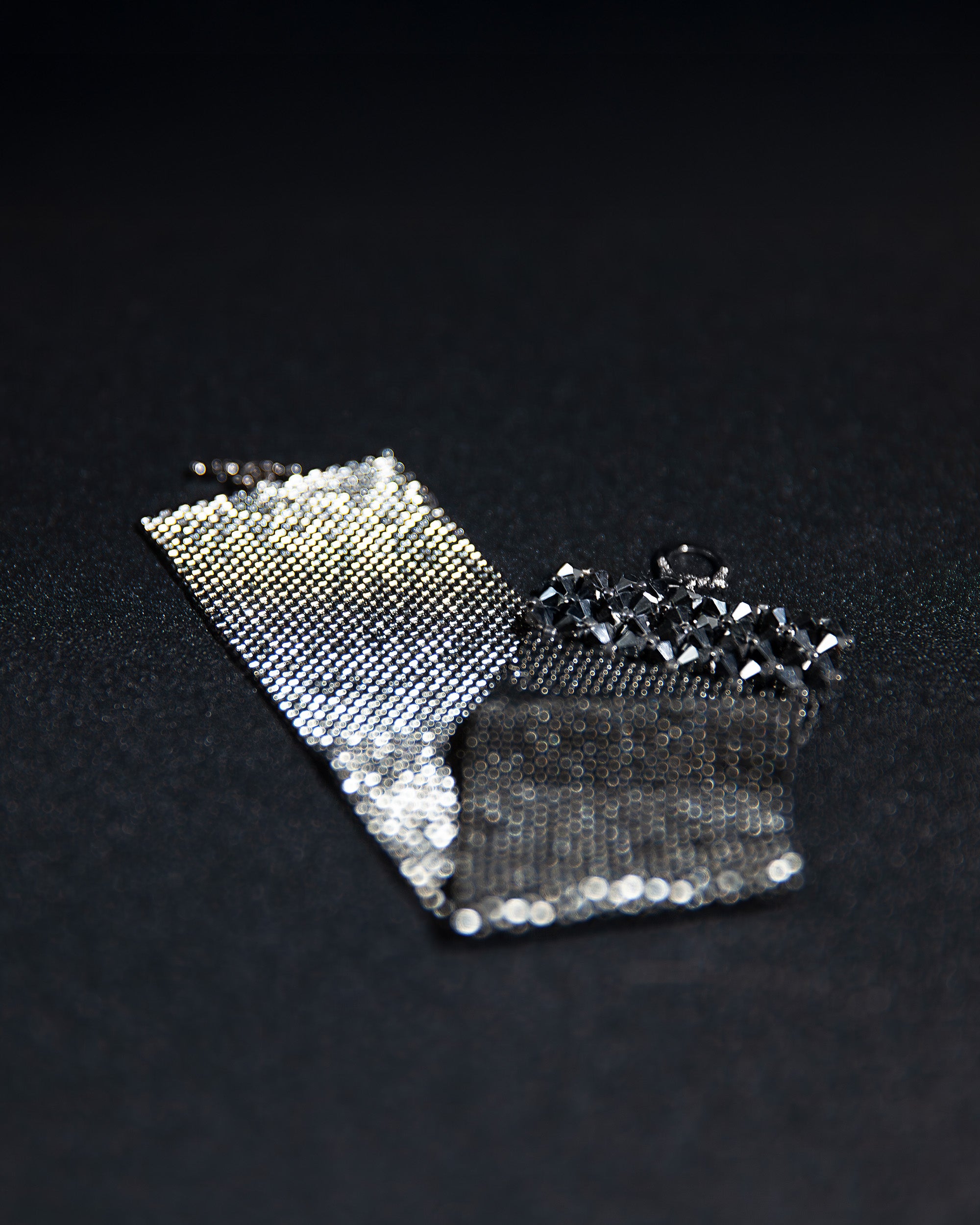 Wide beaded bracelet | Grey